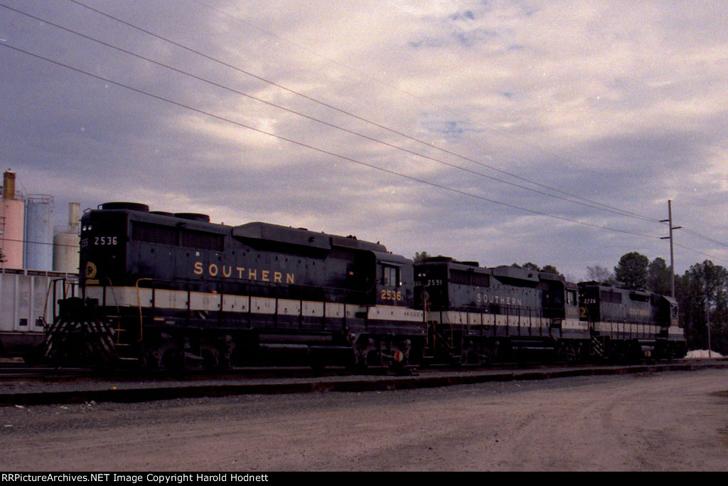 SOU 2536, 2591, & 2726 at the North end of Glenwood Yard